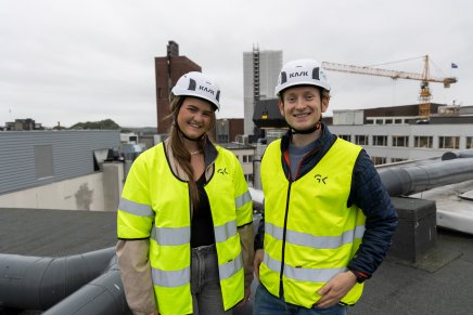 Sommerstudenter i GK, Amalie Midbøe Pallesen og Carl Fredrik Melle. Foto: GK.