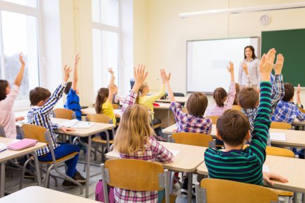 barn i et klasserom. Influensasesongen i anmarsj.